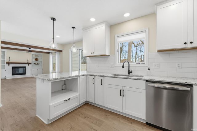 7824 Sunderland Drive, Fort Wayne, IN 46835