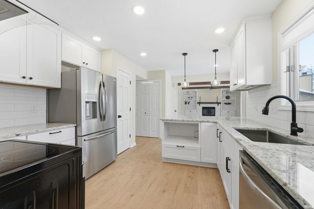 7824 Sunderland Drive, Fort Wayne, IN 46835