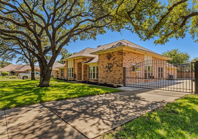 7104 Church Park Drive, Fort Worth, TX 76133