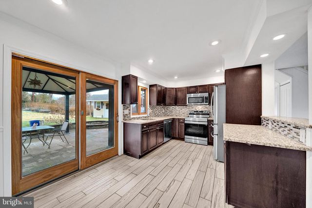 6 UNITY TURN, Levittown, PA 19056