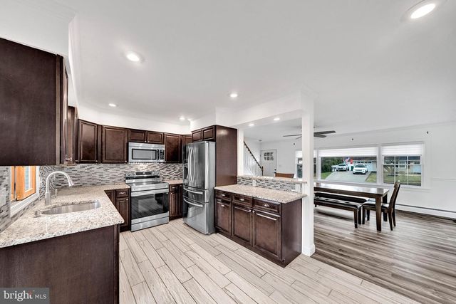 6 UNITY TURN, Levittown, PA 19056