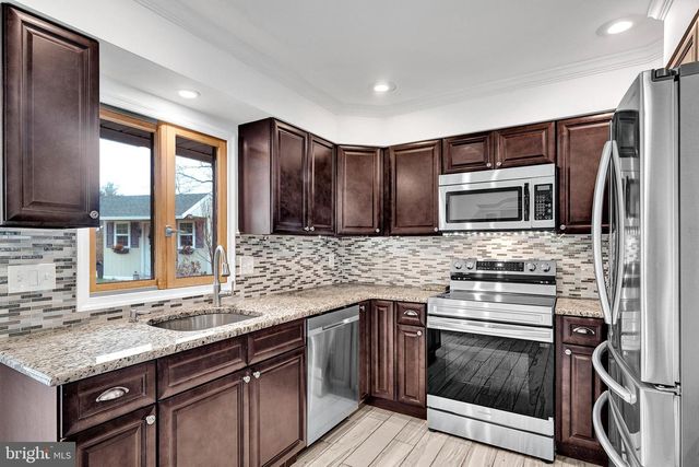 6 UNITY TURN, Levittown, PA 19056