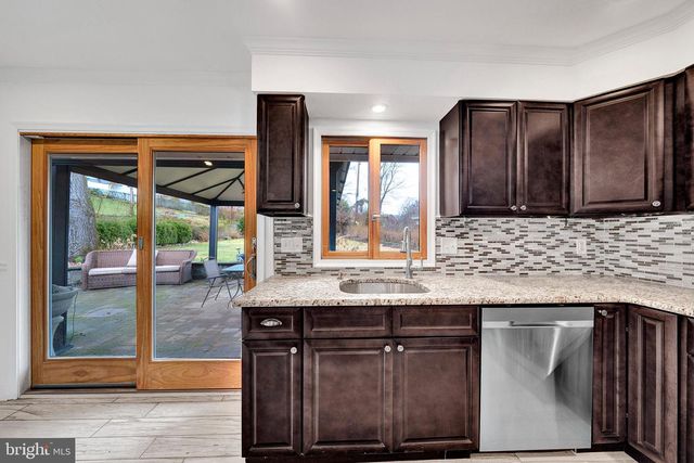 6 UNITY TURN, Levittown, PA 19056