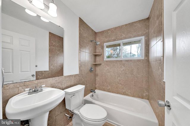 6 UNITY TURN, Levittown, PA 19056