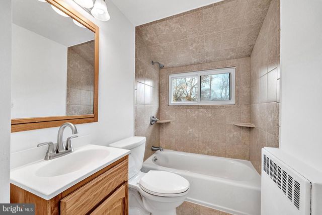 6 UNITY TURN, Levittown, PA 19056