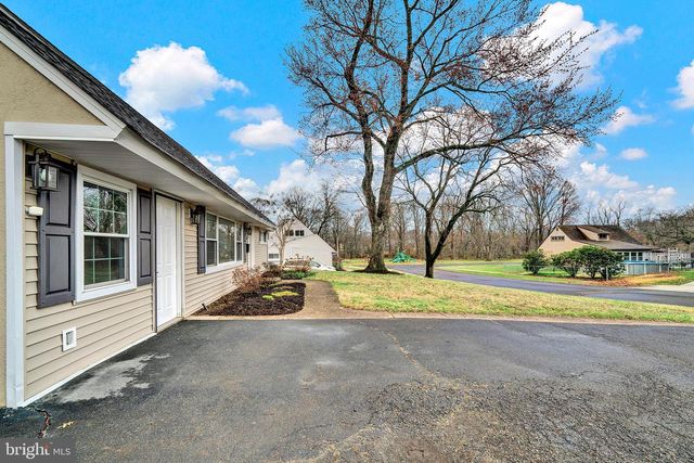 6 UNITY TURN, Levittown, PA 19056