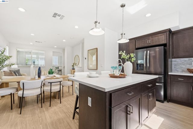 37660 Cape Cod Rd, Newark, CA 94560