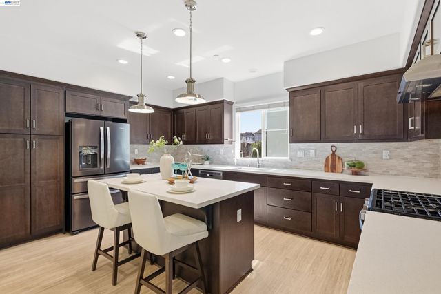 37660 Cape Cod Rd, Newark, CA 94560