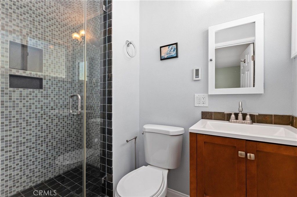 Image 11 of property listing at 6619 Franrivers Avenue, West Hills, CA 91307