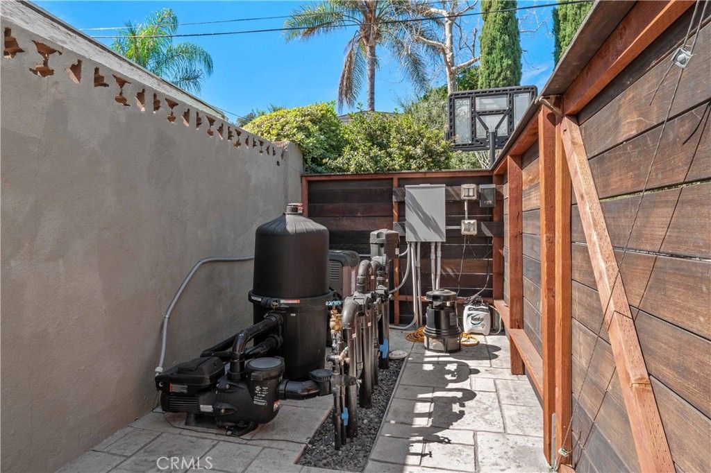 Image 17 of property listing at 6619 Franrivers Avenue, West Hills, CA 91307