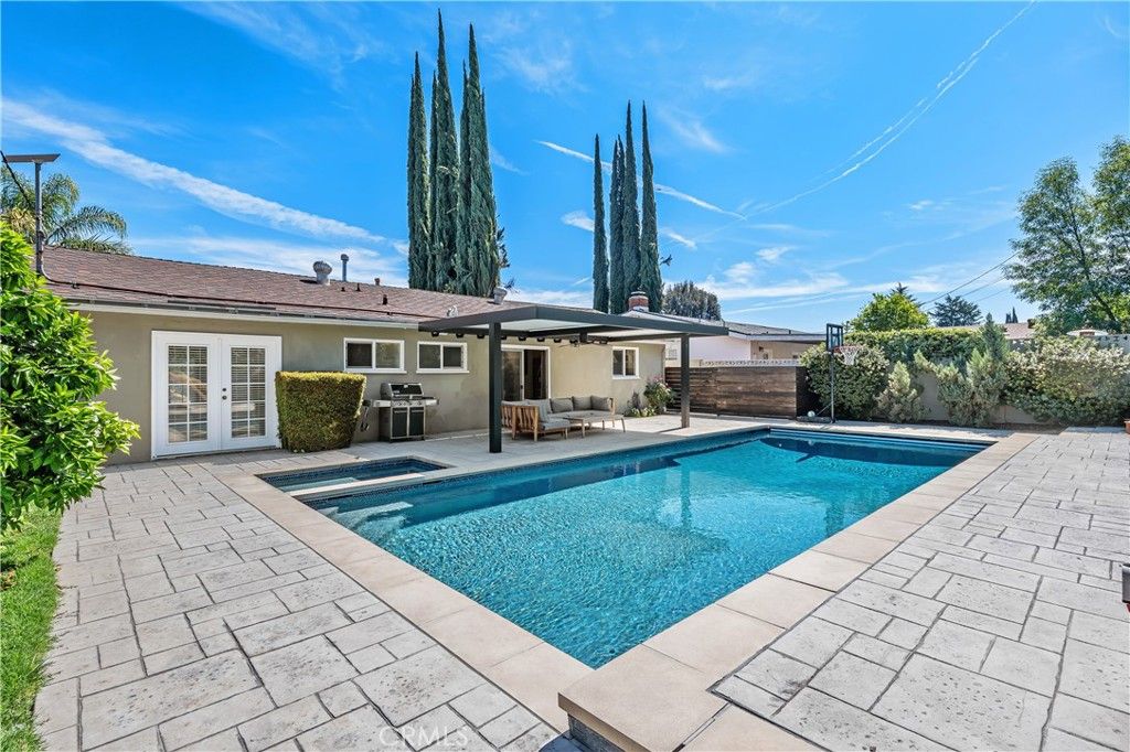 Image 2 of property listing at 6619 Franrivers Avenue, West Hills, CA 91307