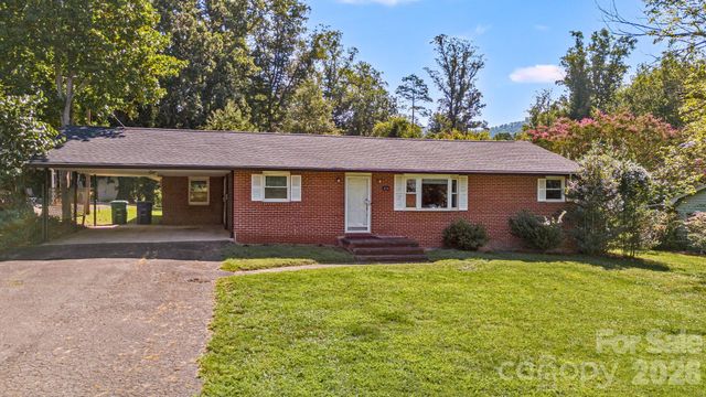 376 School Road E, Asheville, NC 28803