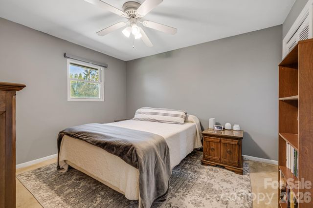 376 School Road E, Asheville, NC 28803