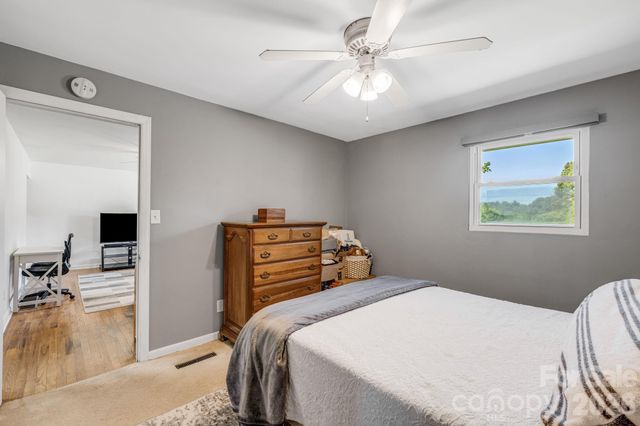 376 School Road E, Asheville, NC 28803