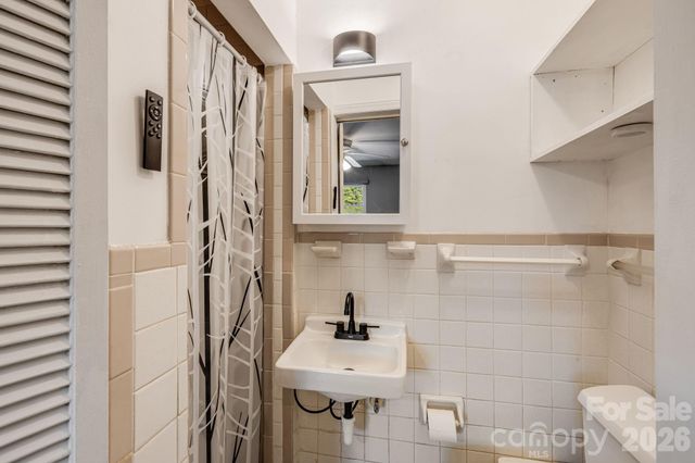 376 School Road E, Asheville, NC 28803