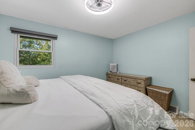 376 School Road E, Asheville, NC 28803