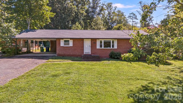 376 School Road E, Asheville, NC 28803