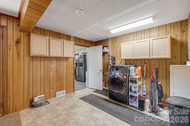 376 School Road E, Asheville, NC 28803