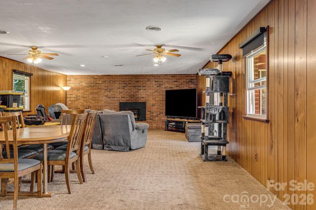 376 School Road E, Asheville, NC 28803