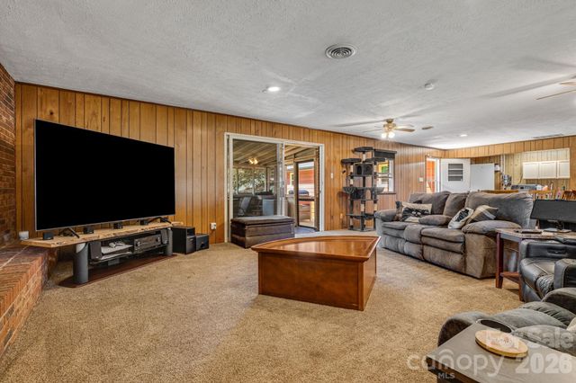 376 School Road E, Asheville, NC 28803