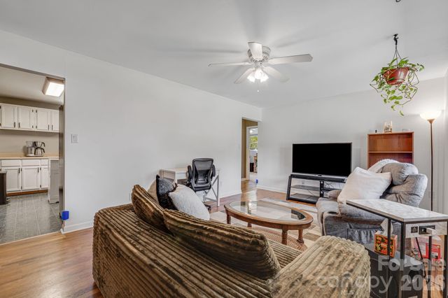 376 School Road E, Asheville, NC 28803