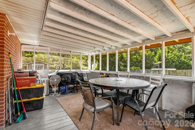 376 School Road E, Asheville, NC 28803