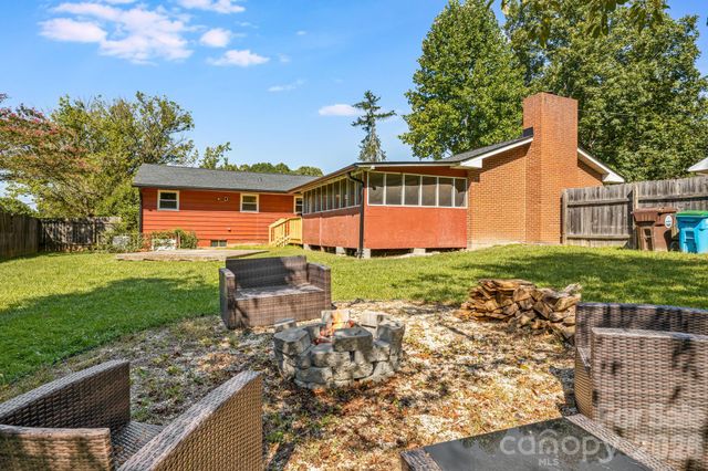 376 School Road E, Asheville, NC 28803