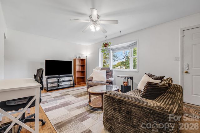 376 School Road E, Asheville, NC 28803