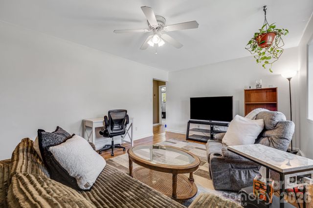 376 School Road E, Asheville, NC 28803