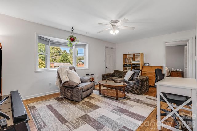 376 School Road E, Asheville, NC 28803