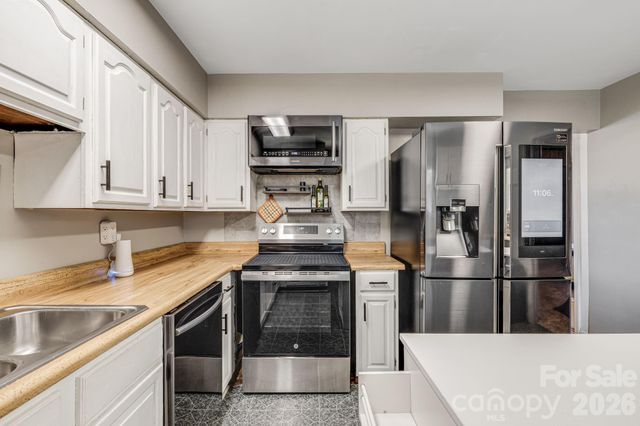 376 School Road E, Asheville, NC 28803