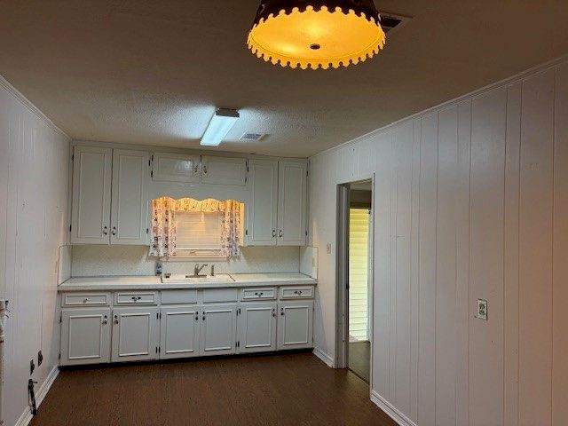 212 S Phoenix Avenue, Russellville, AR 72801