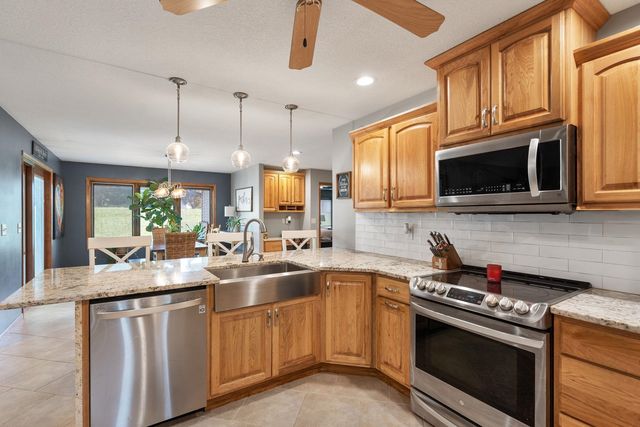 18 Nicholas Court, Eldridge, IA 52748