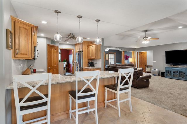 18 Nicholas Court, Eldridge, IA 52748