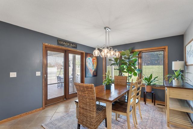 18 Nicholas Court, Eldridge, IA 52748