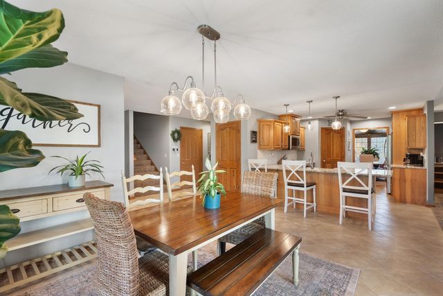 18 Nicholas Court, Eldridge, IA 52748