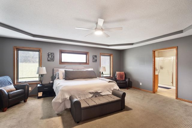 18 Nicholas Court, Eldridge, IA 52748