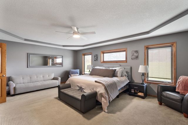 18 Nicholas Court, Eldridge, IA 52748