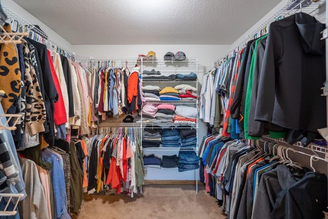 18 Nicholas Court, Eldridge, IA 52748