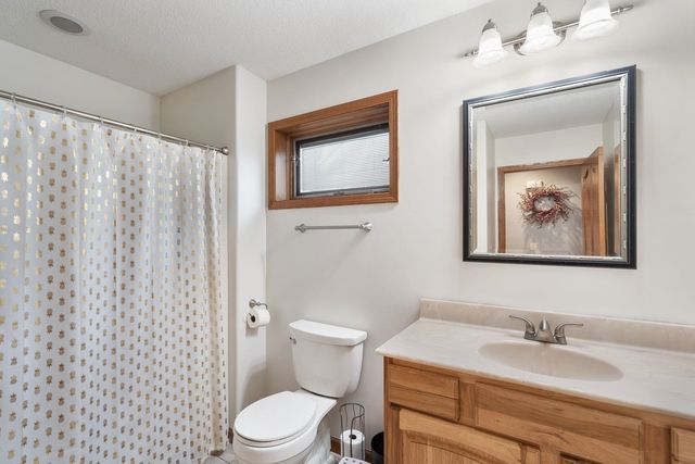 18 Nicholas Court, Eldridge, IA 52748