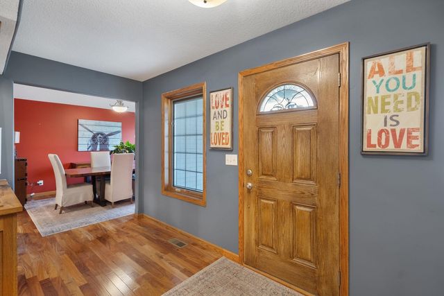 18 Nicholas Court, Eldridge, IA 52748