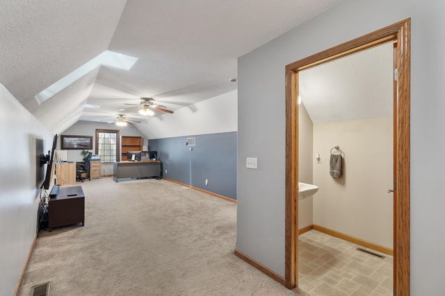 18 Nicholas Court, Eldridge, IA 52748