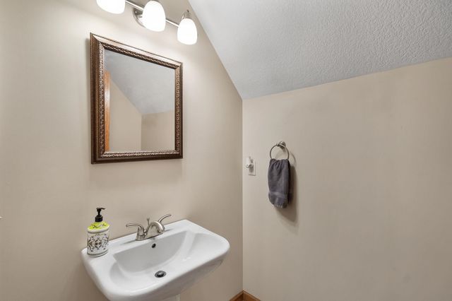 18 Nicholas Court, Eldridge, IA 52748