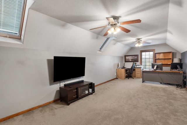 18 Nicholas Court, Eldridge, IA 52748