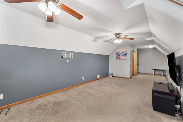 18 Nicholas Court, Eldridge, IA 52748