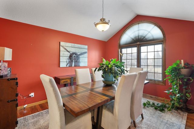 18 Nicholas Court, Eldridge, IA 52748