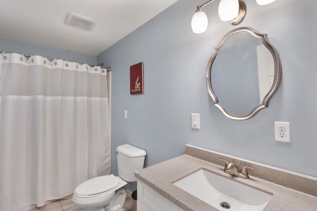 18 Nicholas Court, Eldridge, IA 52748