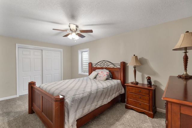 18 Nicholas Court, Eldridge, IA 52748