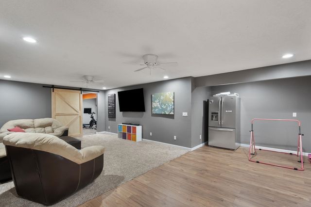 18 Nicholas Court, Eldridge, IA 52748