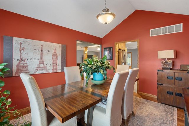 18 Nicholas Court, Eldridge, IA 52748